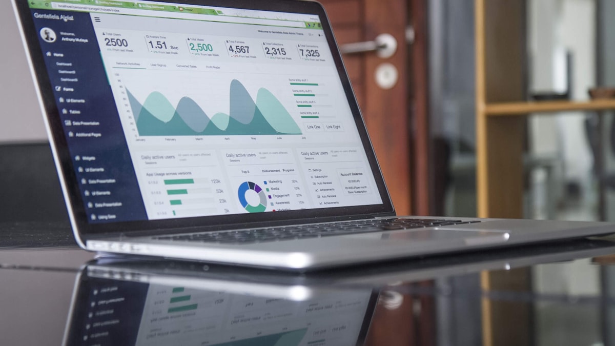 Cash flow monitor tracking monthly startup burn rate